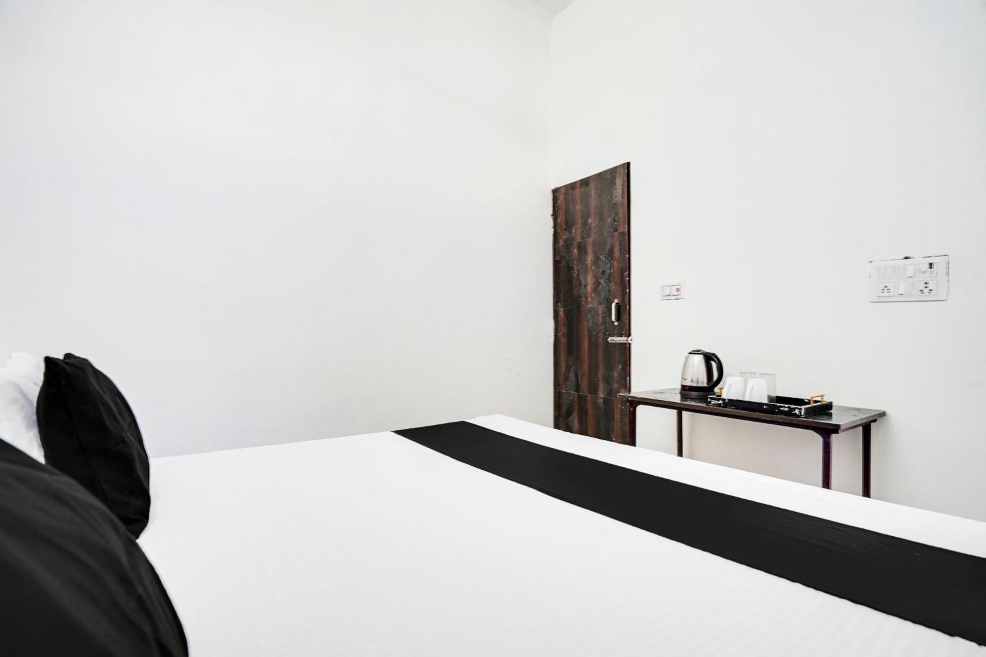 Hotel O The Moon Bareilly Exterior photo